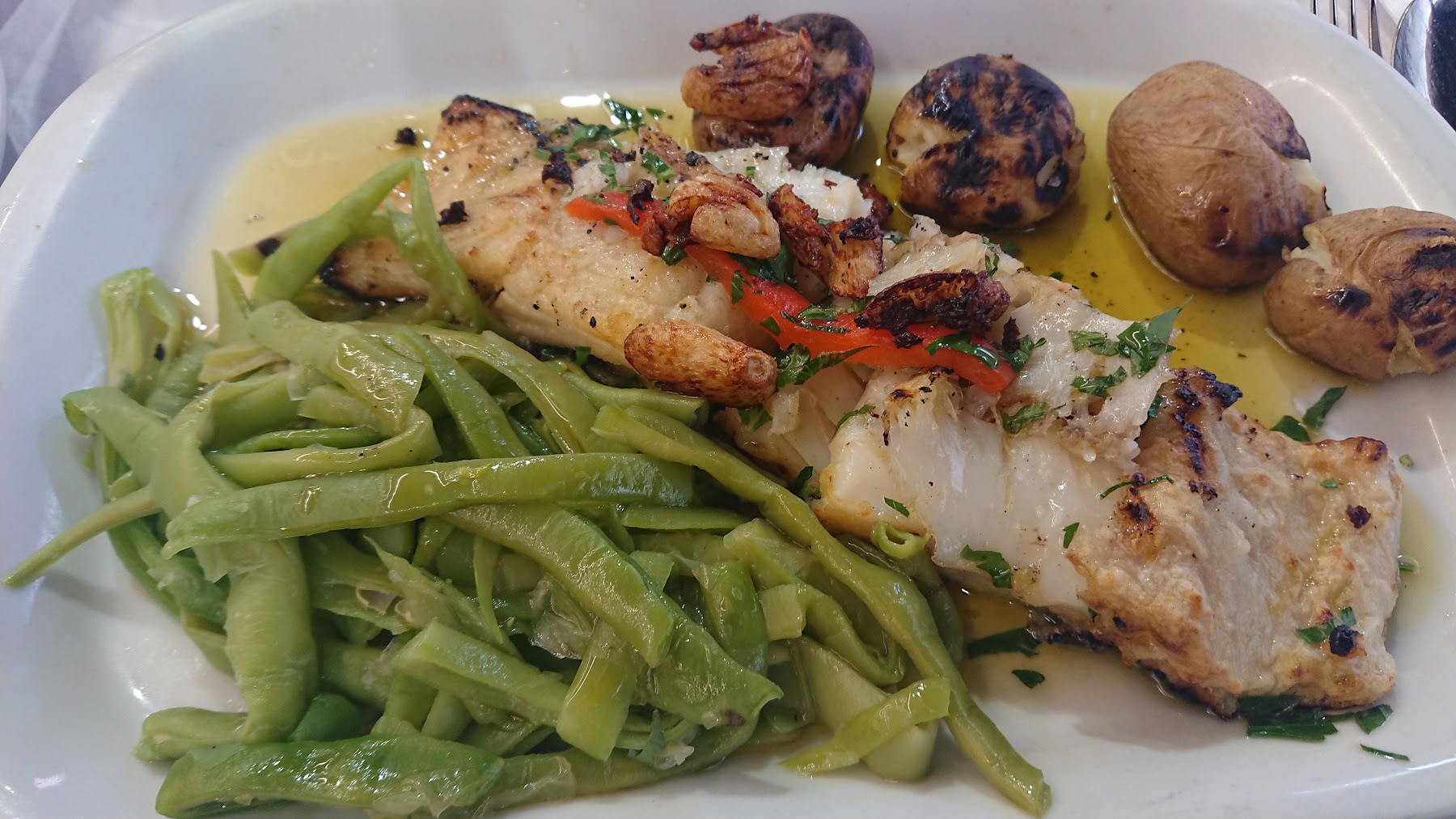 grilled fish with green beans and potatoes